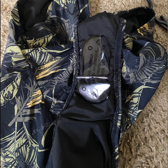 BRAND NEW One piece Swimsuit✨ - Picture 5 of 6